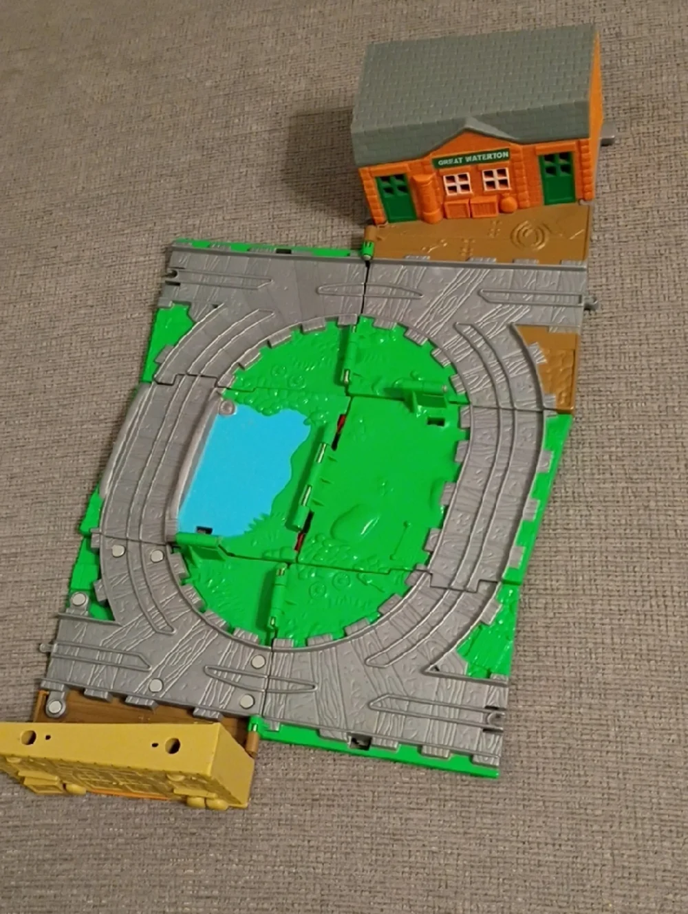 Thomas & Friends Great Waterton Travel Playset with carry handle